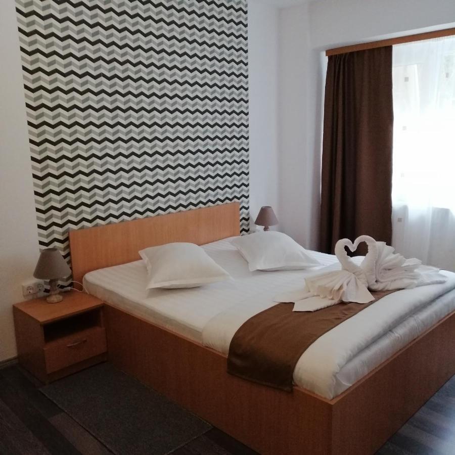 Karla Residence / Greta Residence Resicabánya Kültér fotó